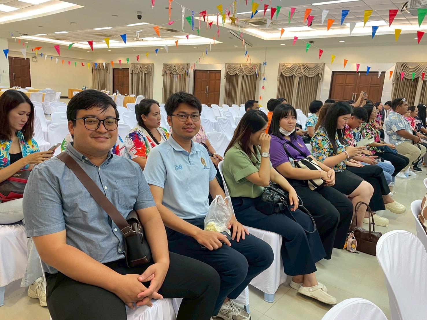 99. วันที่ 26 เมษายน 2568 สาขาการบริหารการศึกษา ได้จัดกิจกรรมรดน้ำดำหัวคณาจารย์ระดับบัณฑิตศึกษา ประจำสาขาการบริหารการศึกษา ณ ห้องประชุมครุร่มสัก 1 ชั้น 3 อาคารคณะครุศาสตร์